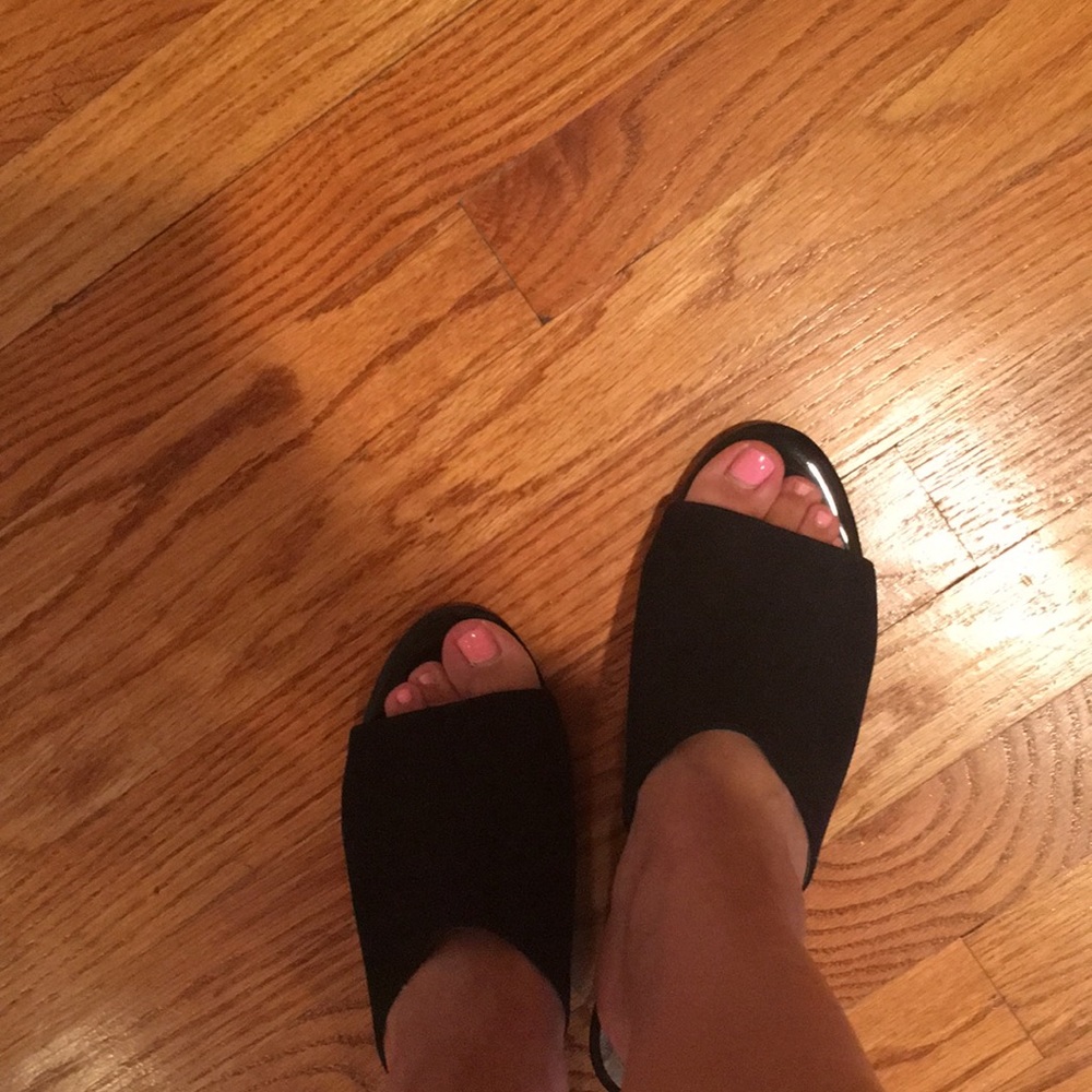 Shoe - Picture 2 of 6
